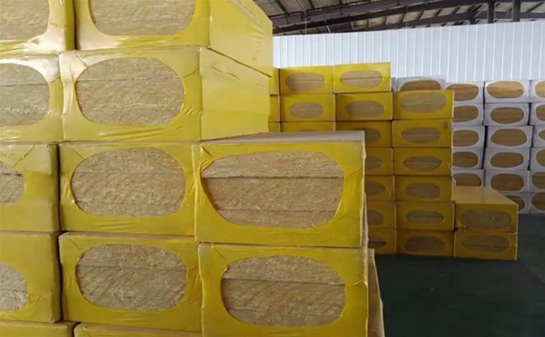 南陽(yáng)復(fù)合巖棉板的結(jié)構(gòu)是什么？