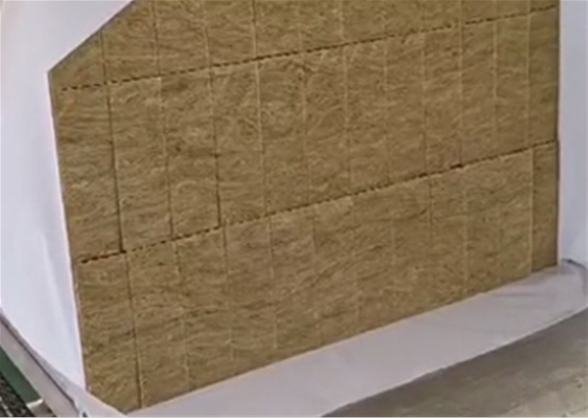 巖棉板車間生產(chǎn)中